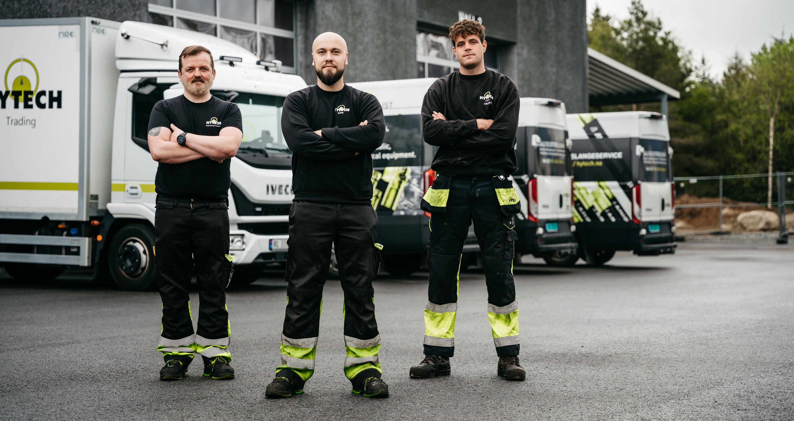 24/7 Mobile service personnel in front of services cars